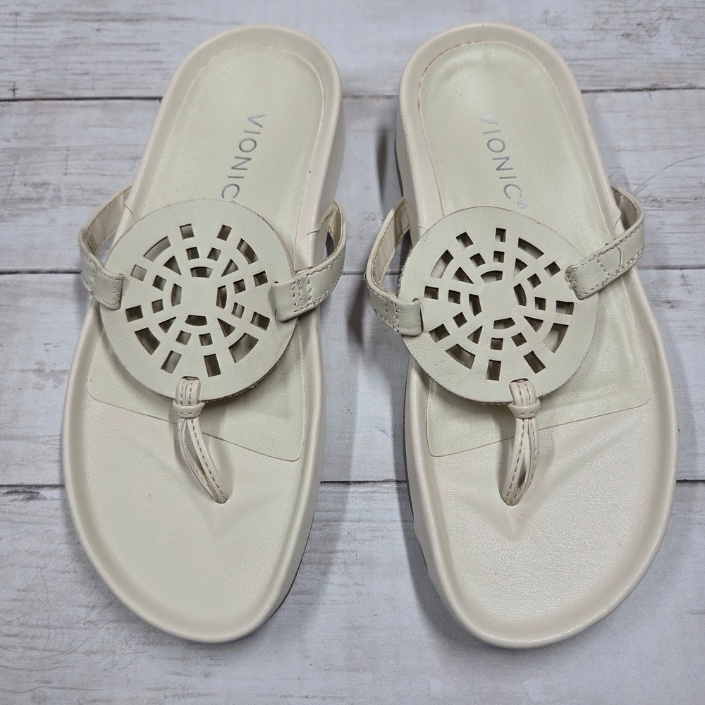 Vionic Solari Platform Thong Sandals Medallion Women 5 Cream Leather Orthotic